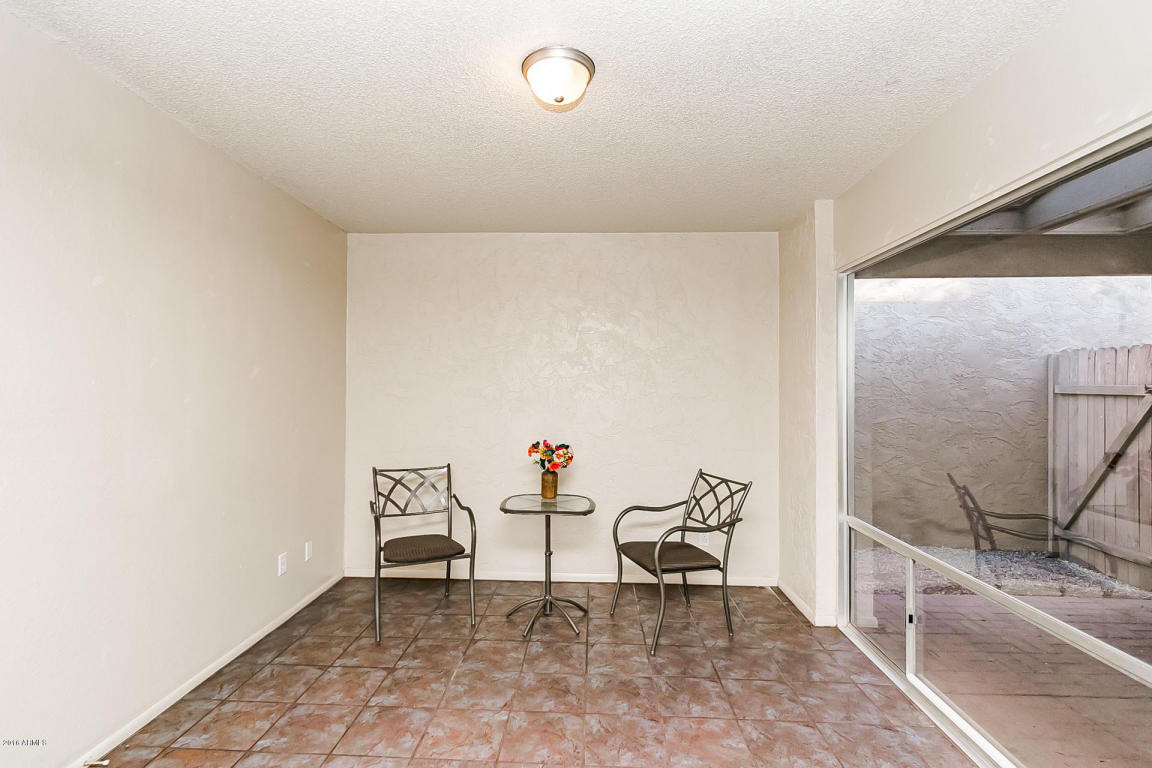 410 E Royal Palms Dr