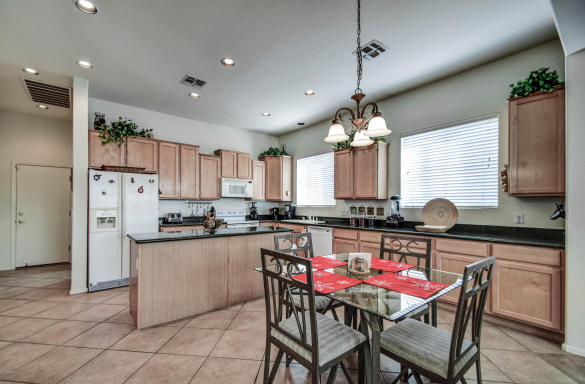 3141 E Juanita Ave