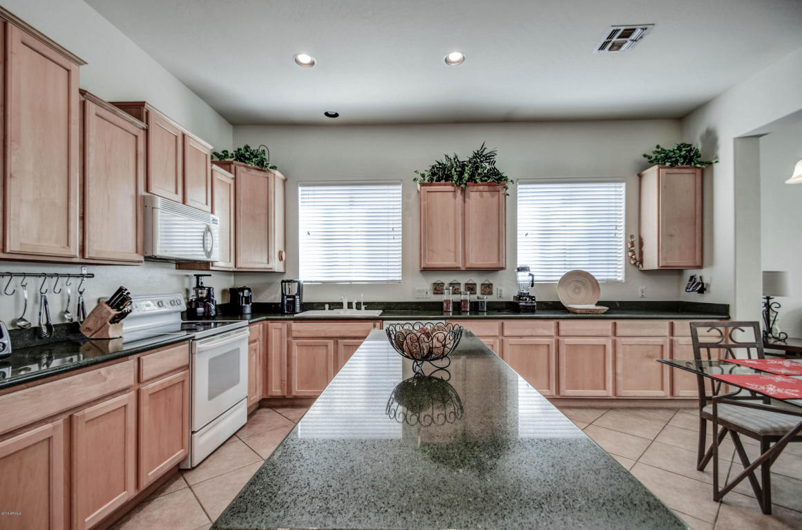 3141 E Juanita Ave