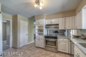 728 E Geneva Dr