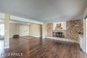 728 E Geneva Dr