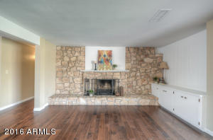 728 E Geneva Dr