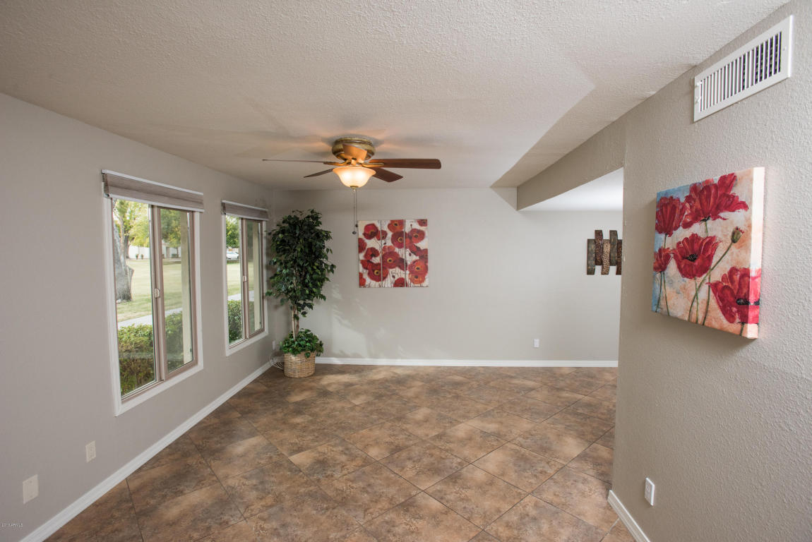 729 E Vaughn Dr