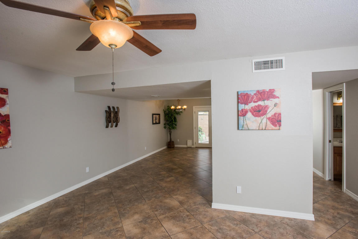 729 E Vaughn Dr