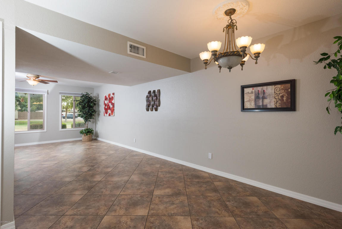 729 E Vaughn Dr