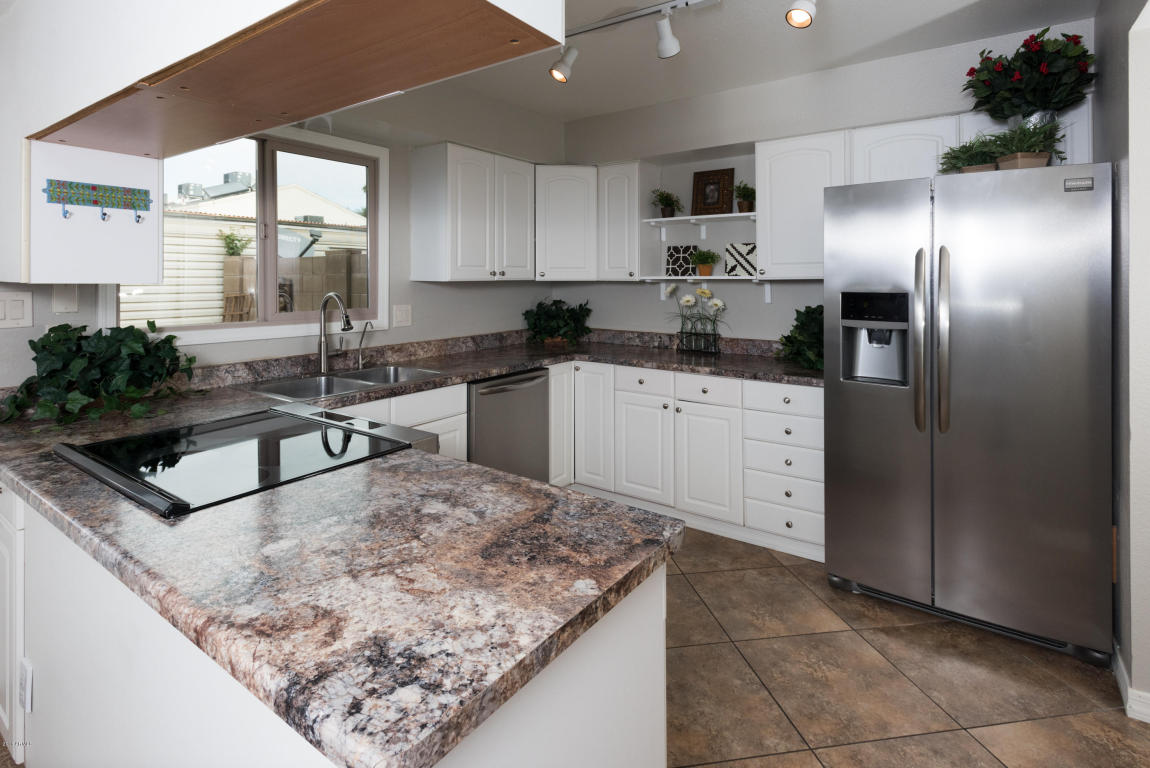 729 E Vaughn Dr