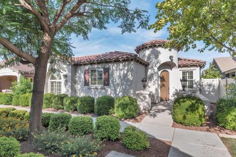 3871 E Sabra Ln
