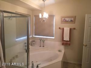 816 Desert Dr