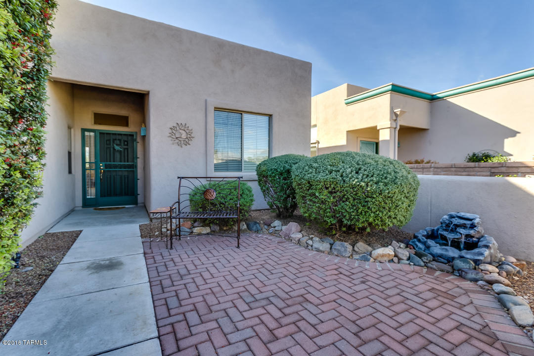 715 W Waterview Dr