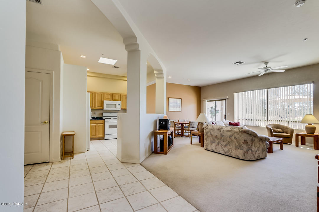 715 W Waterview Dr