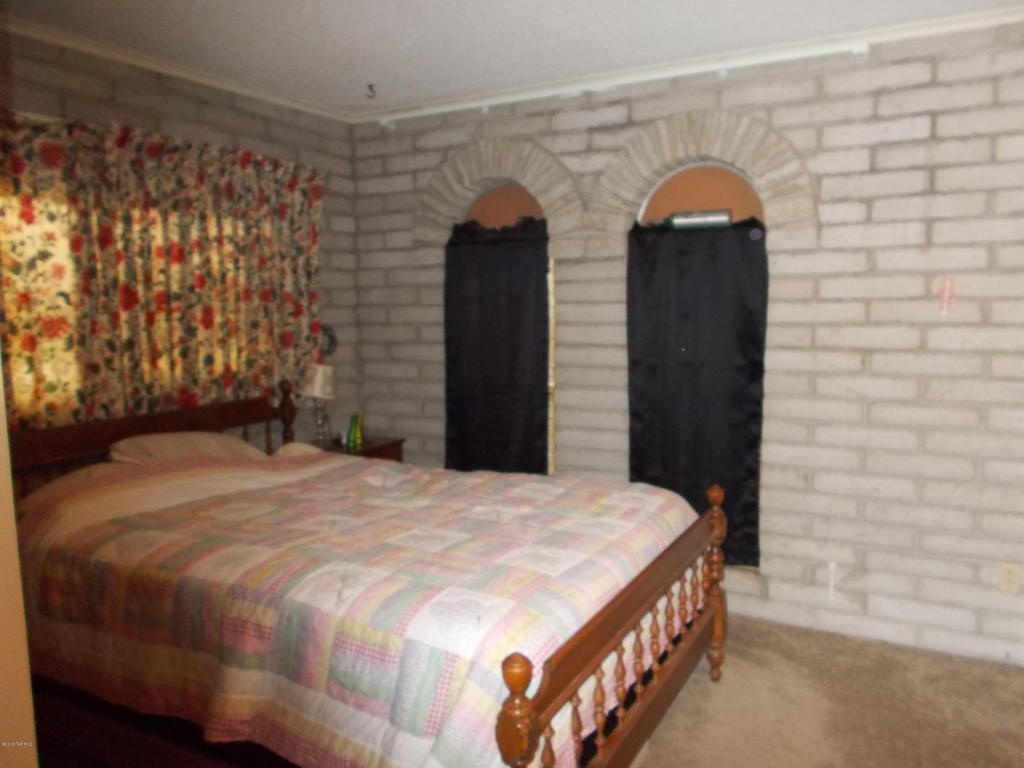 228 N Warren Rd