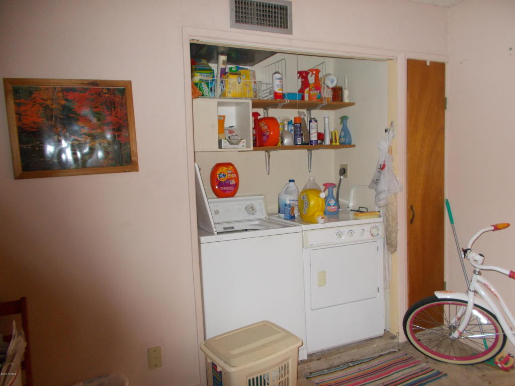 228 N Warren Rd