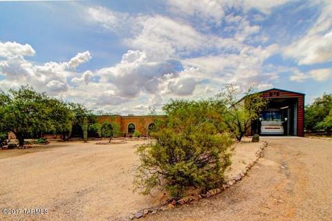 682 W Calle La Bolita