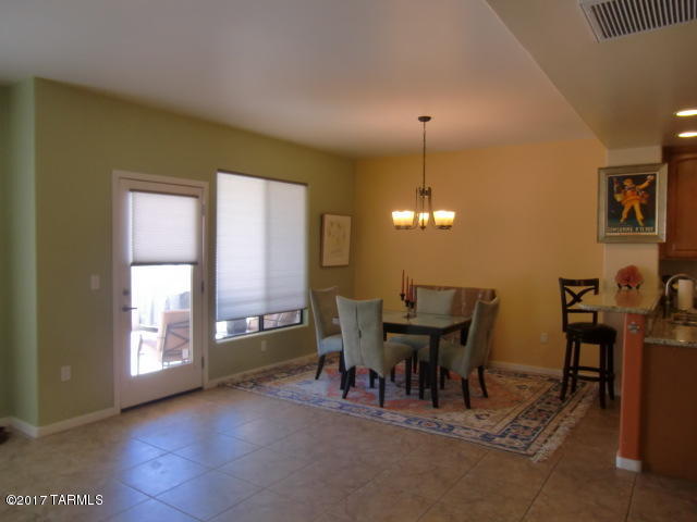 828 W Safari Dr