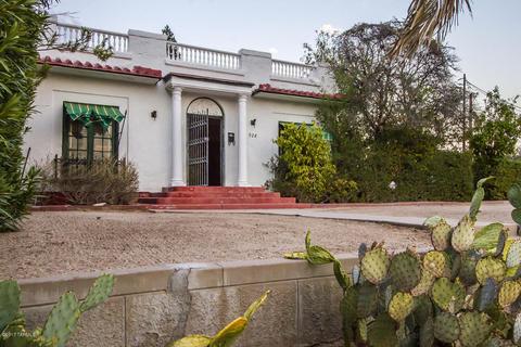 3876 N Robert Daru Dr