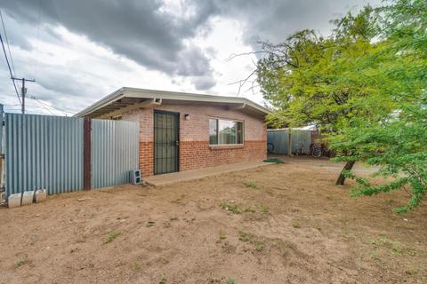 1022 S Baylor Dr