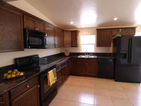 1022 S Baylor Dr