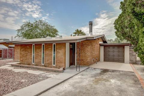 3495 N Sierra Falls Pl