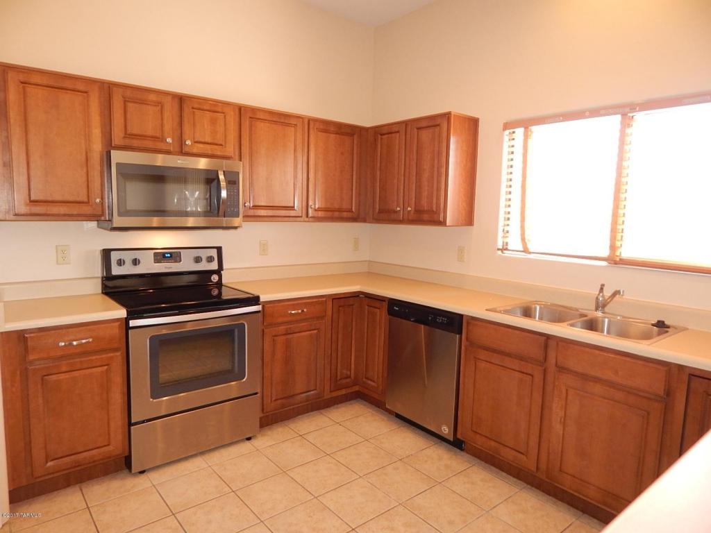 1914 W Mistletoe Cir