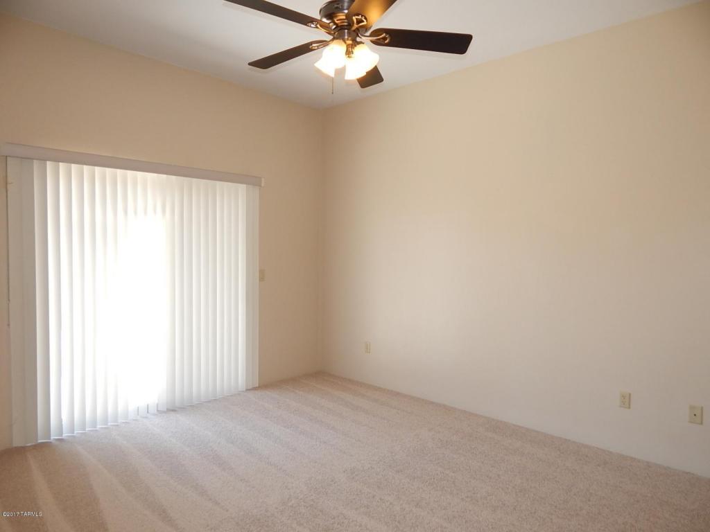 1914 W Mistletoe Cir