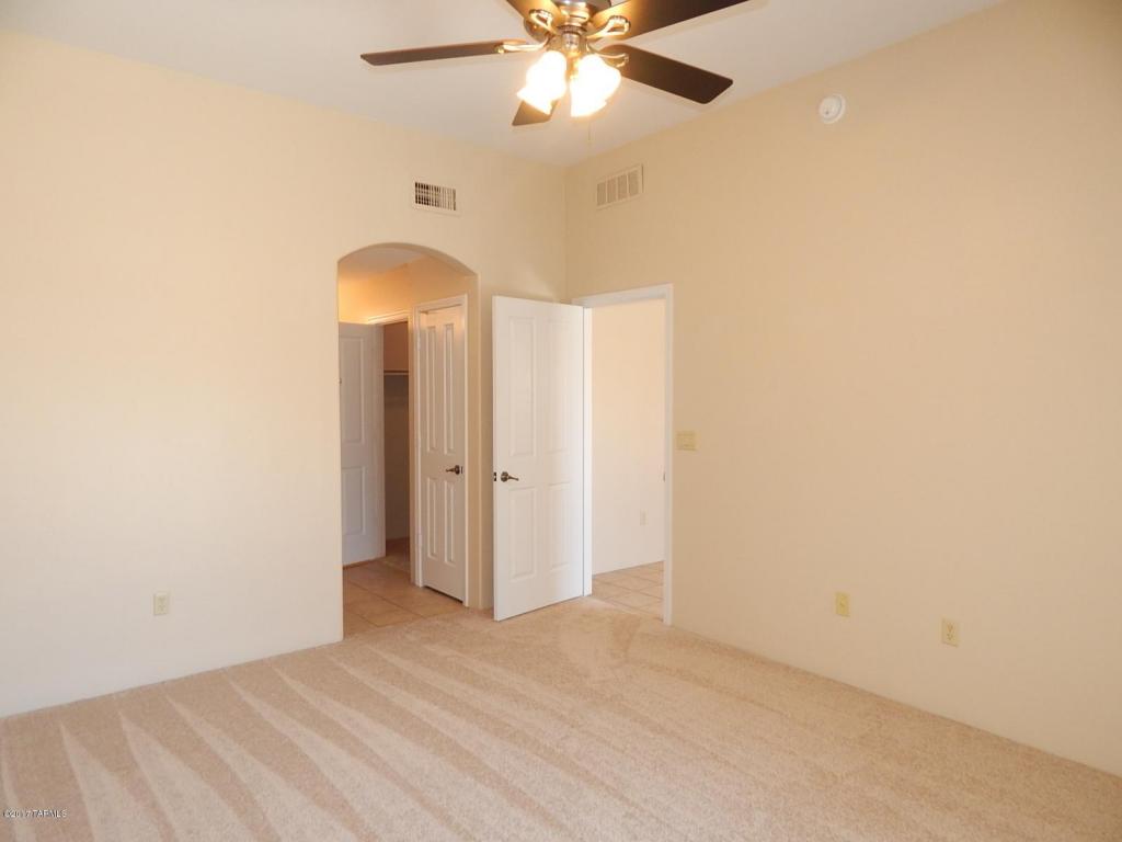 1914 W Mistletoe Cir