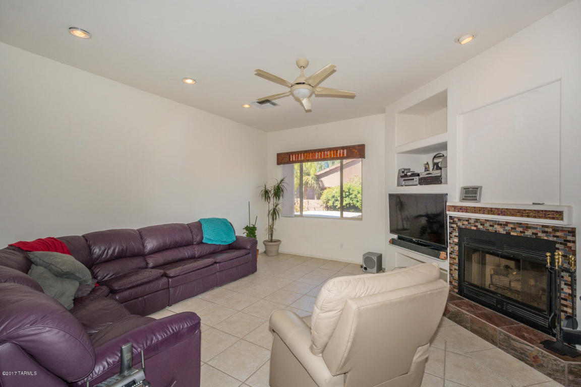 2478 N Camino Valle Verde