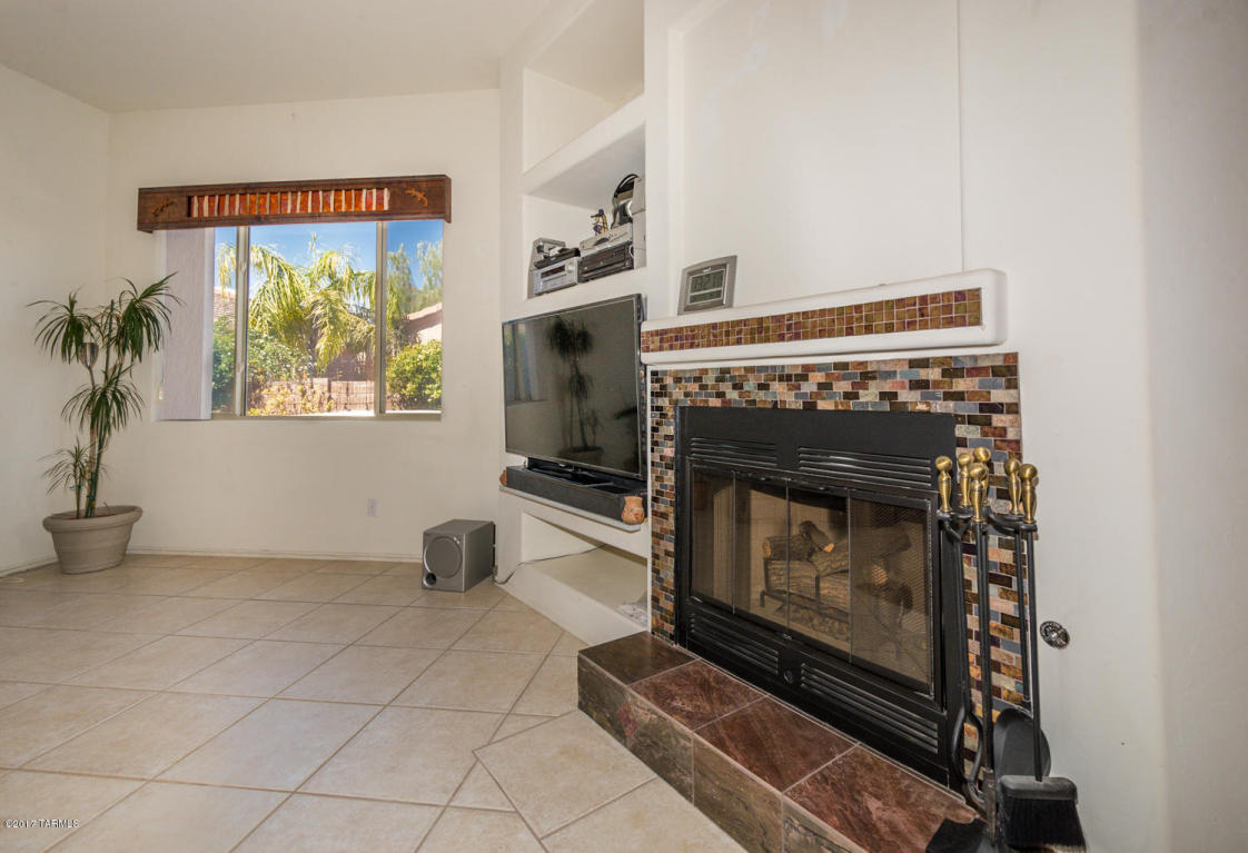 2478 N Camino Valle Verde
