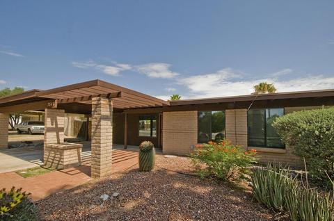 2561 N Avenida Orgullo