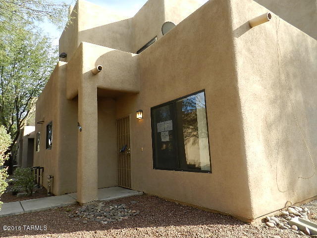 3690 N Country Clb #1036