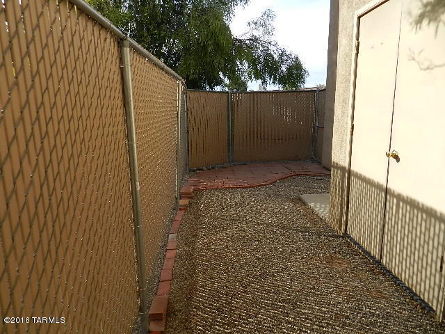 3690 N Country Clb #1036