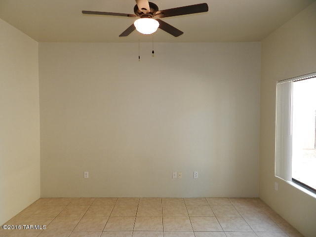 3690 N Country Clb #1036