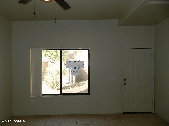 3690 N Country Clb #1036