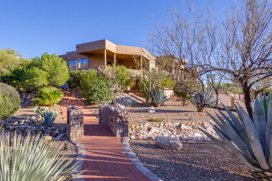 5588 E Paseo Cimarron