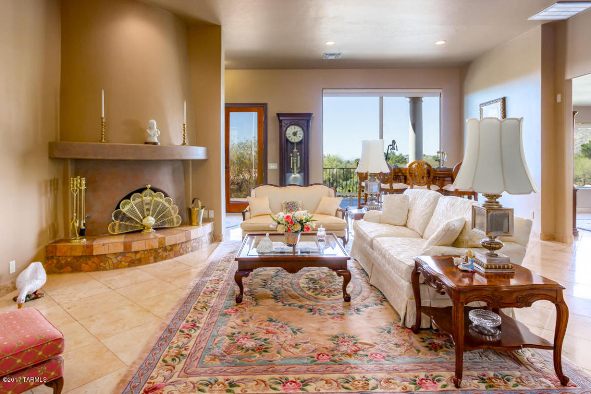 5588 E Paseo Cimarron