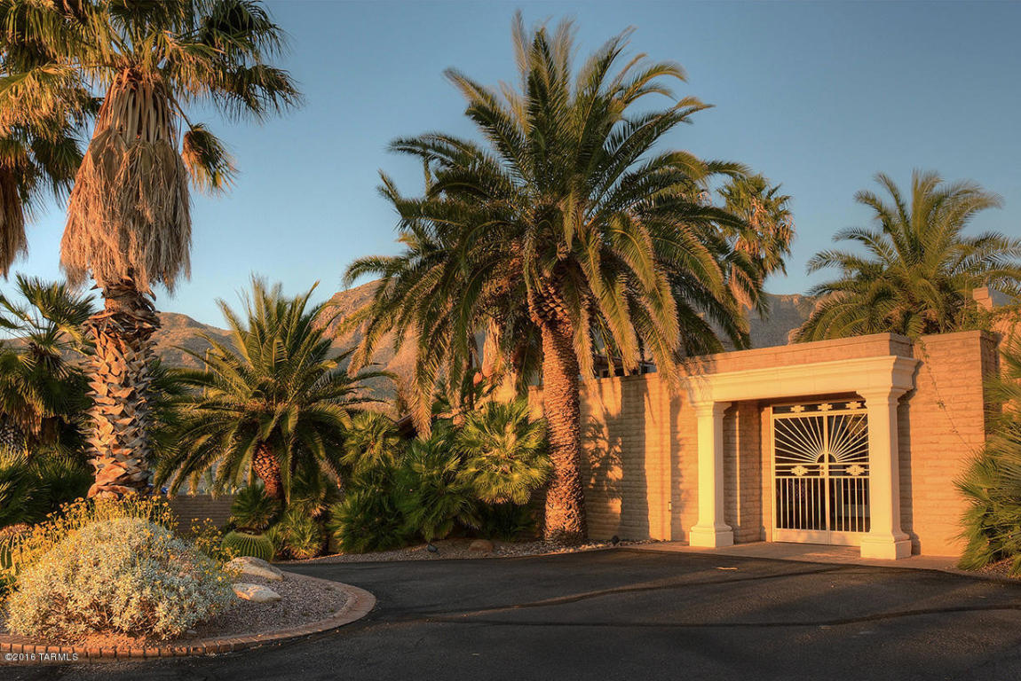 6131 N Piedra Seca