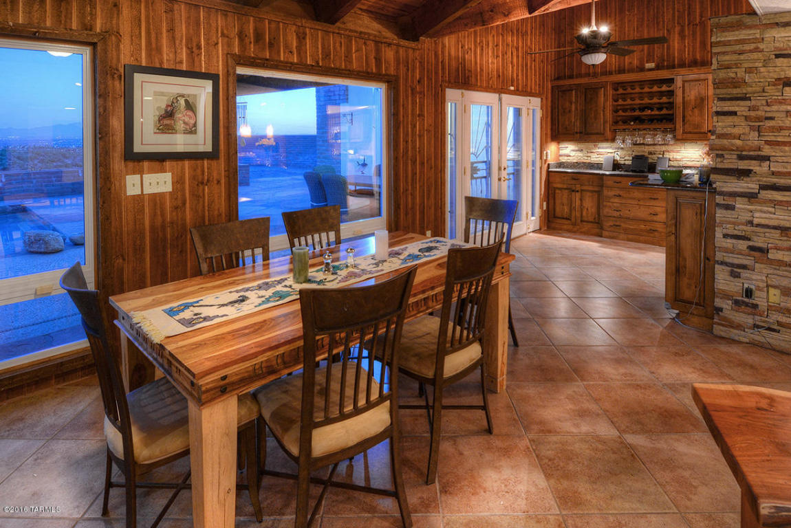 6131 N Piedra Seca