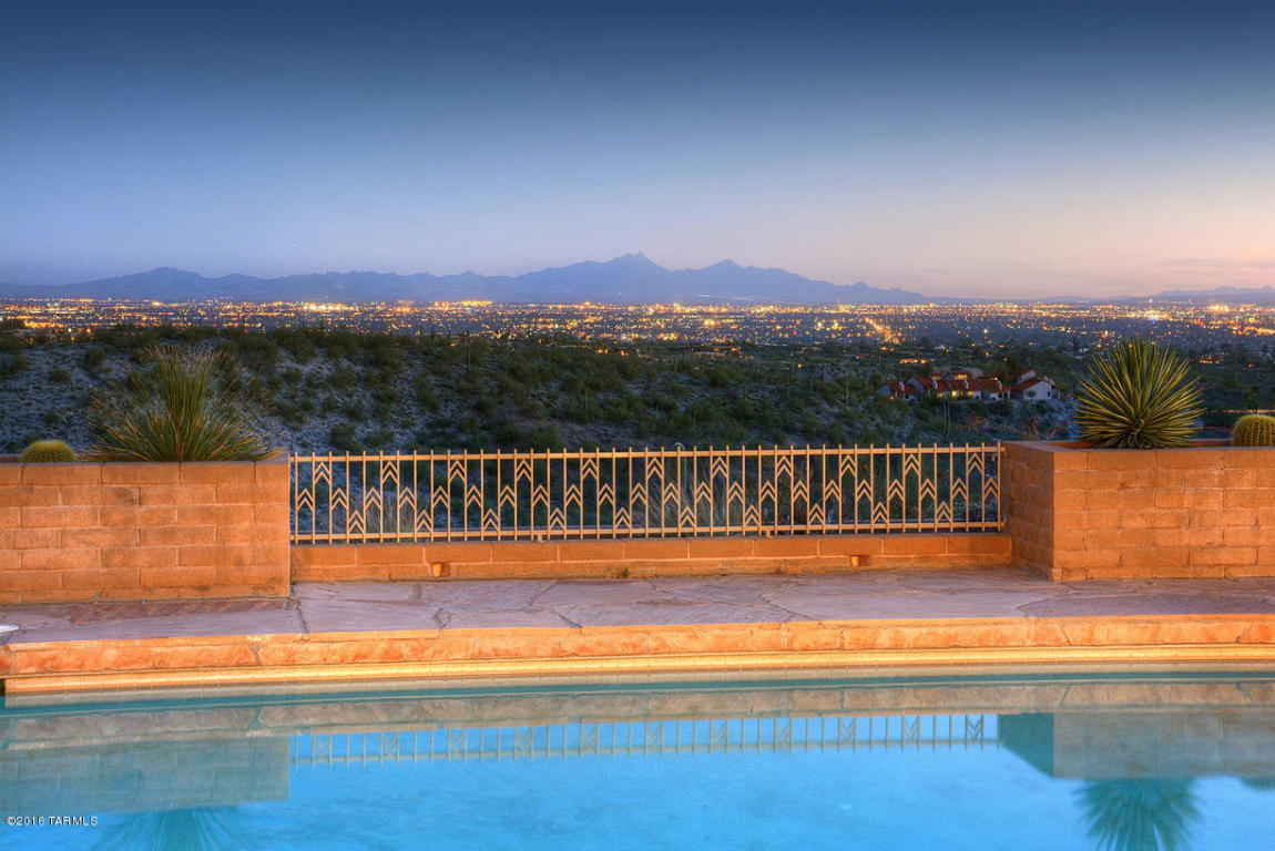 6131 N Piedra Seca