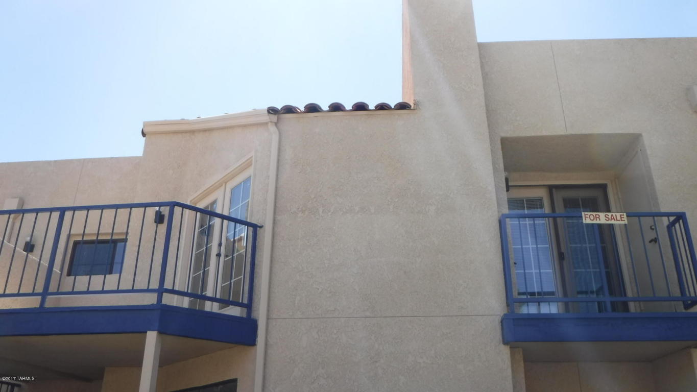 4908 N Via Carina
