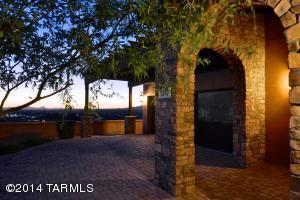 2551 E Della Roccia Ct