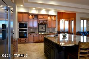 2551 E Della Roccia Ct