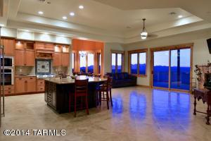 2551 E Della Roccia Ct