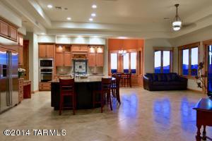 2551 E Della Roccia Ct