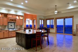 2551 E Della Roccia Ct