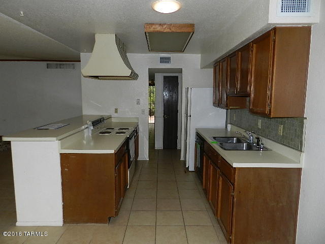 7439 N Camino De Oeste