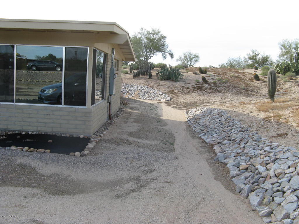 2229 W Morning Spring Pl