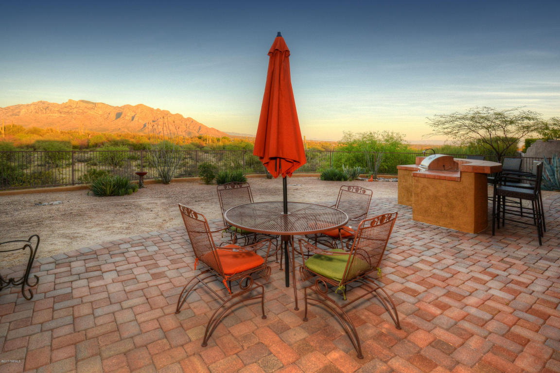 9881 N Hacienda Hermosa Dr