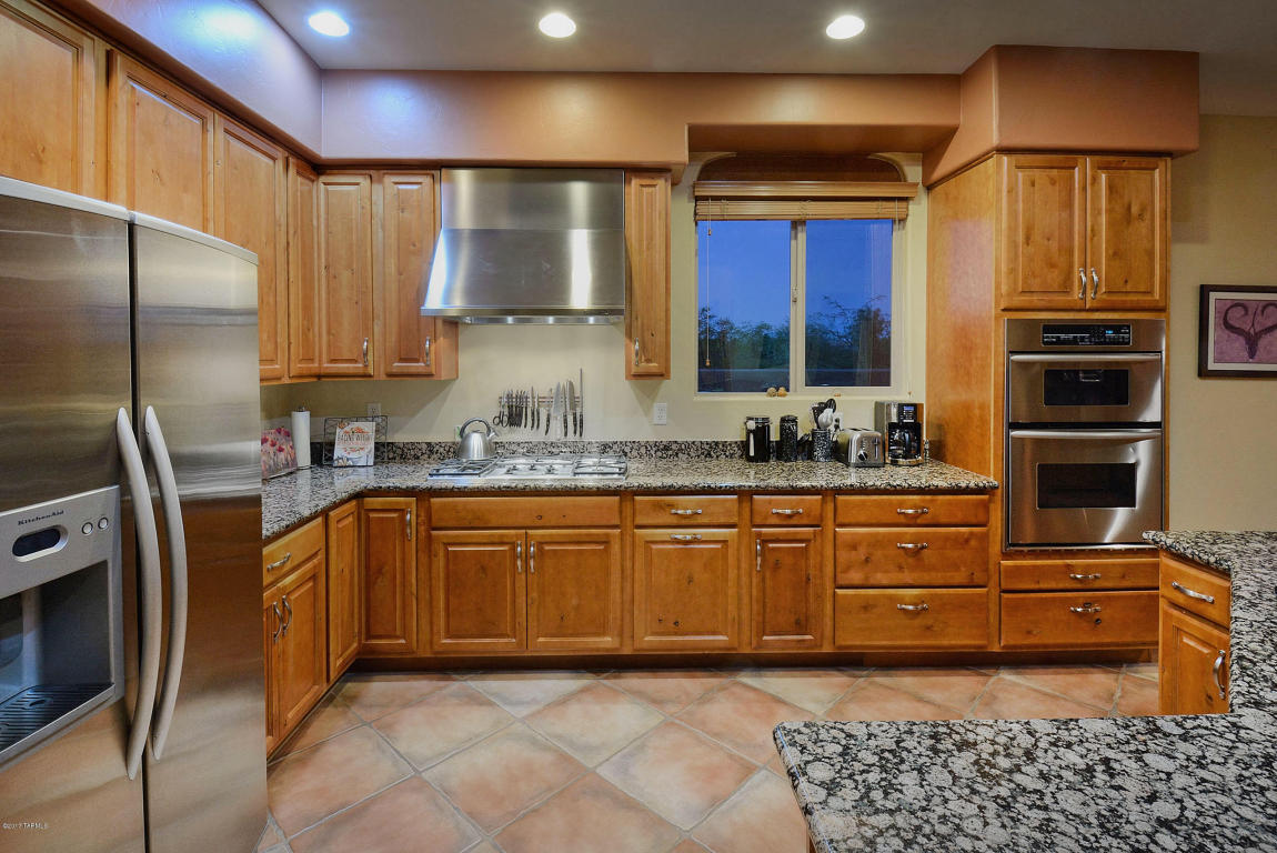 9881 N Hacienda Hermosa Dr