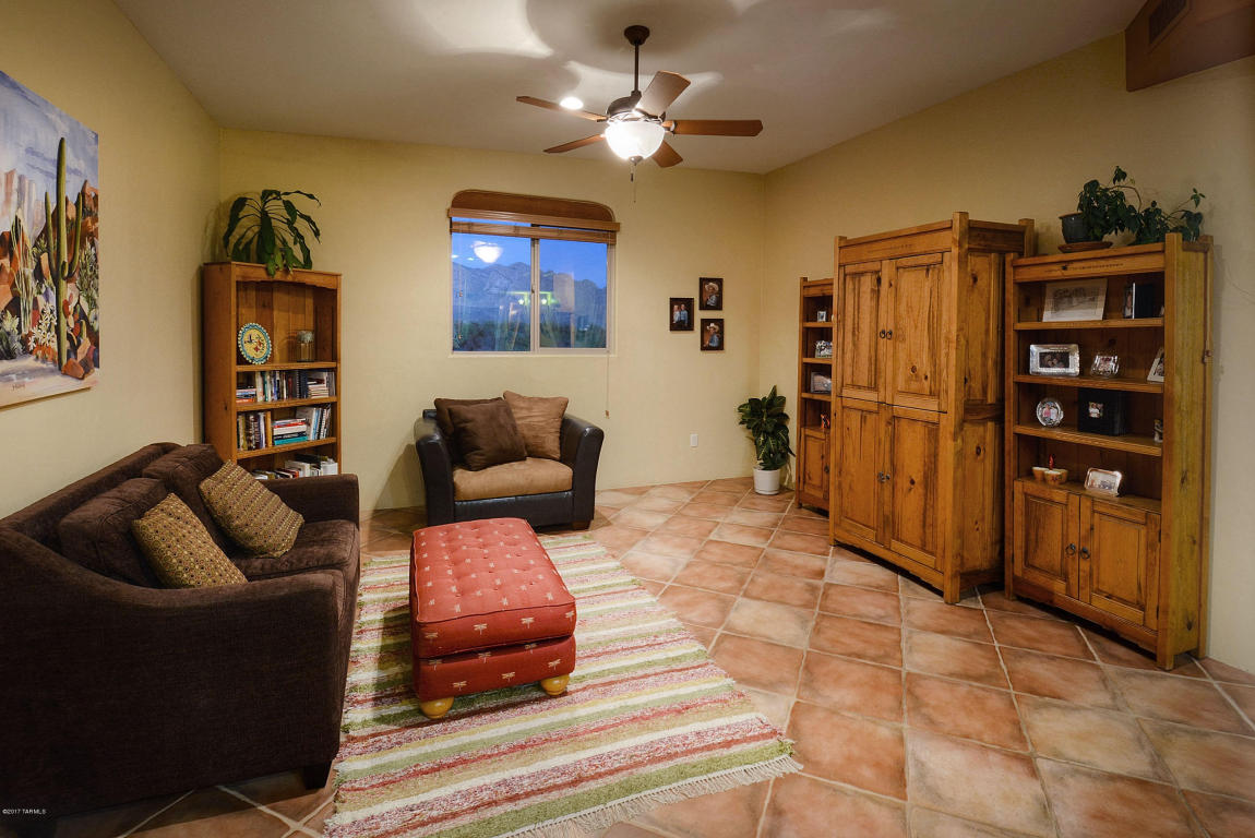 9881 N Hacienda Hermosa Dr