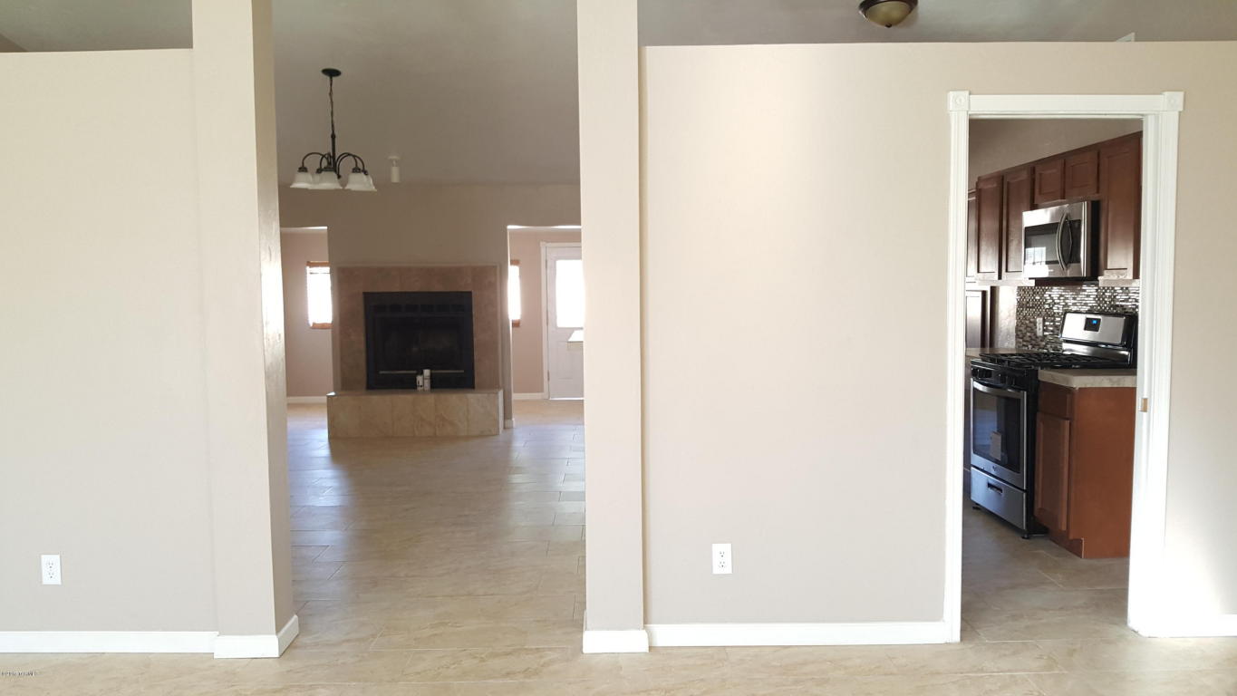 1810 W Rue Du Fleuve
