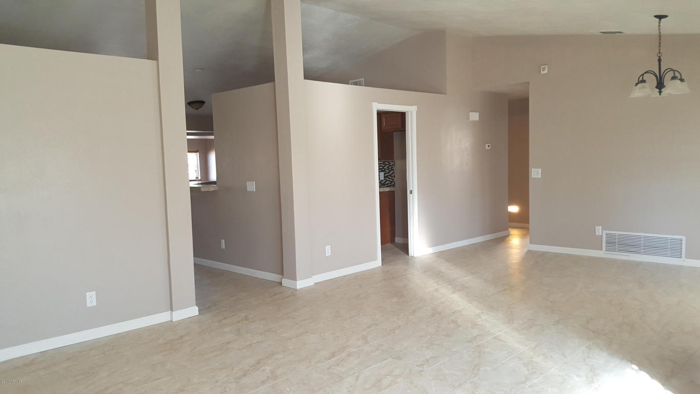 1810 W Rue Du Fleuve